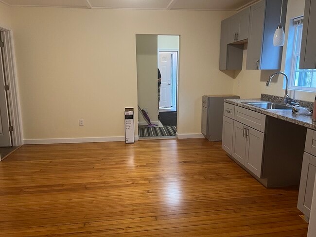 Photo - 682 Tyler St Unidad 682A