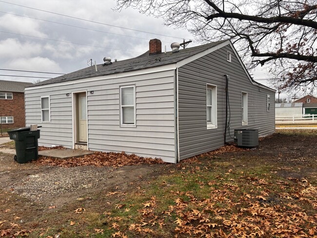 Photo - 301 W 14th St