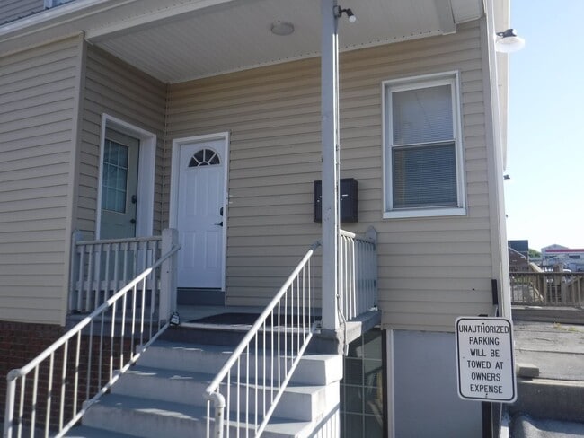 Building Photo - 416 Salem Ave Unit 416 Salem Avenue Apt 2E