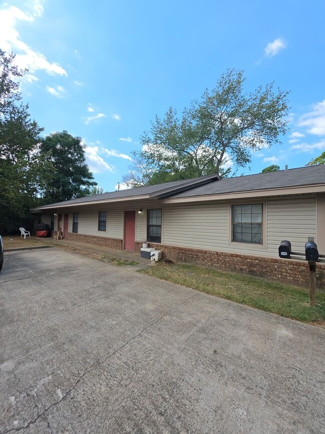Building Photo - 542-546 East &quot;O&quot; Unit 544 Rental