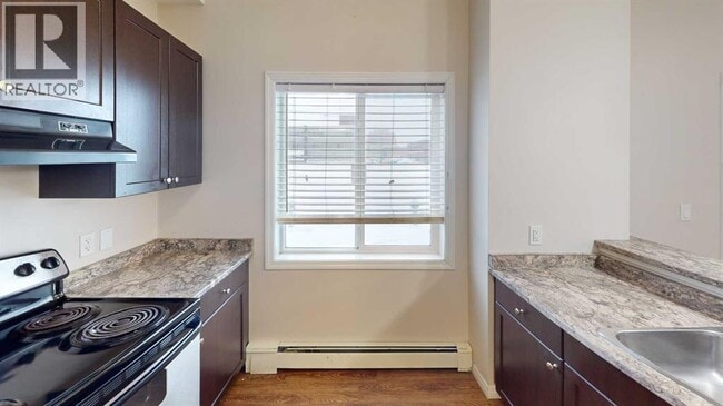 Photo - 10004-1097A 97A St