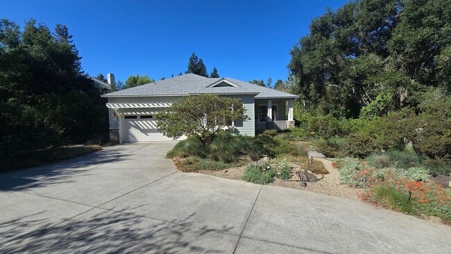 Building Photo - Private, peaceful home on nearly half an a...