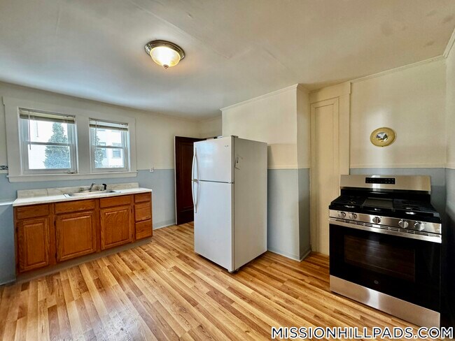 Building Photo - 155-157 Hillside St.