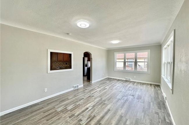 Photo - 2303 Maple St