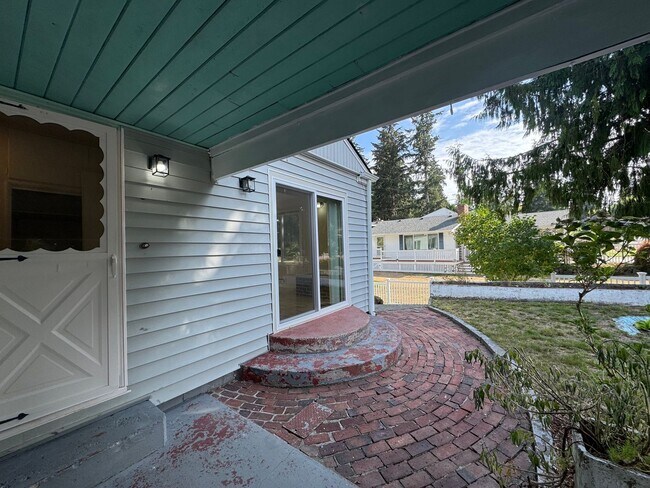 Photo - 3755 Sunset Dr W