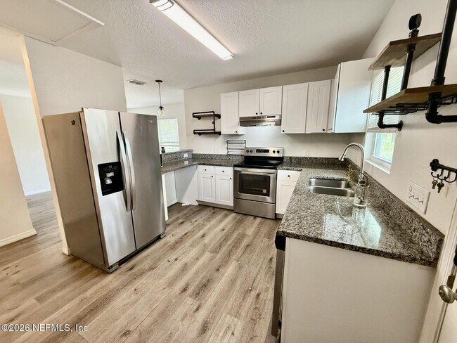 Photo - 114 W 41st St