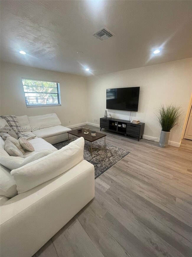 Photo - 1736 N 16th Ct Unidad A