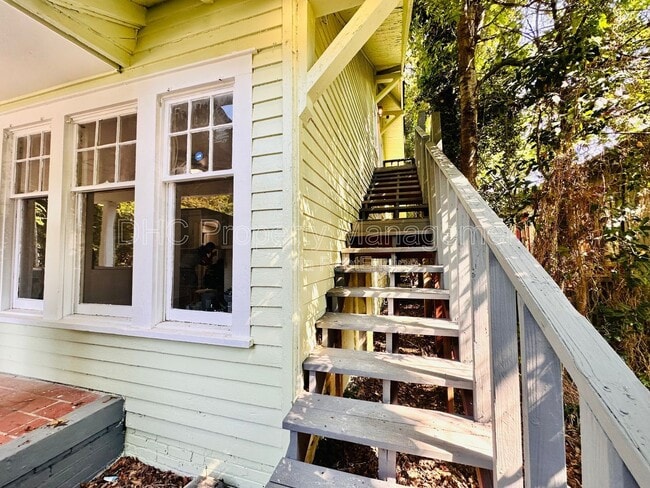 Building Photo - 2207 Bell St Rental