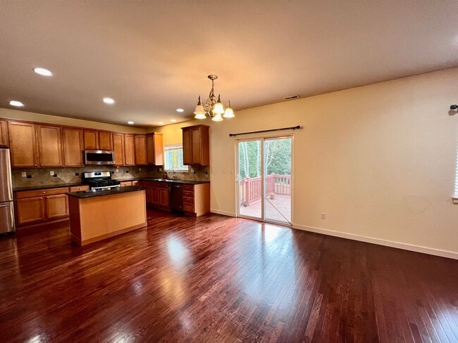 Photo - 4 Bedroom In Woodridge