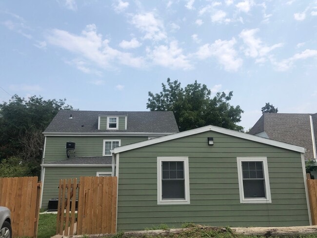 6124 N 30th St Unit 2