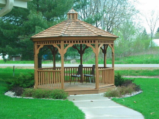 Pines Apartments - Pines Apartments