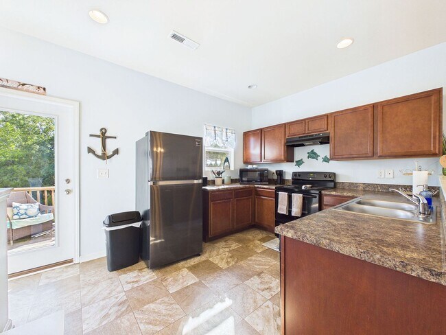 703 Elton Ave