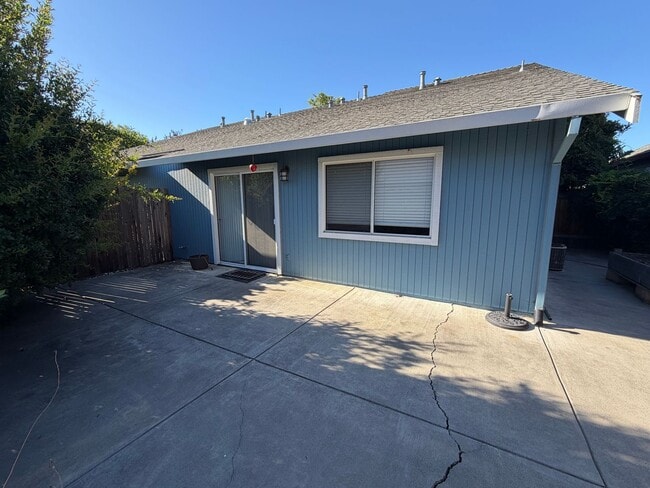 Photo - North Davis Charming 2 Bed 1 Bath - Available August 2026