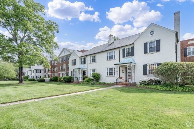 Building Photo - Beautiful Home Available Near Libbie & Gro...