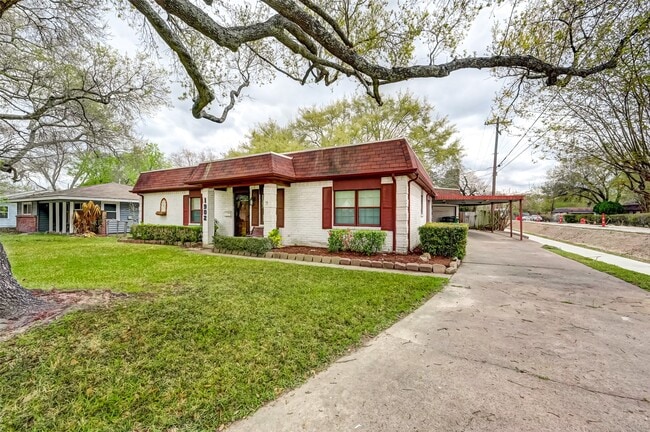 1902 Sedgie Dr