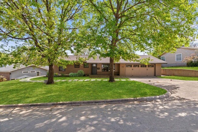 Photo - 2503 Rockingham Dr