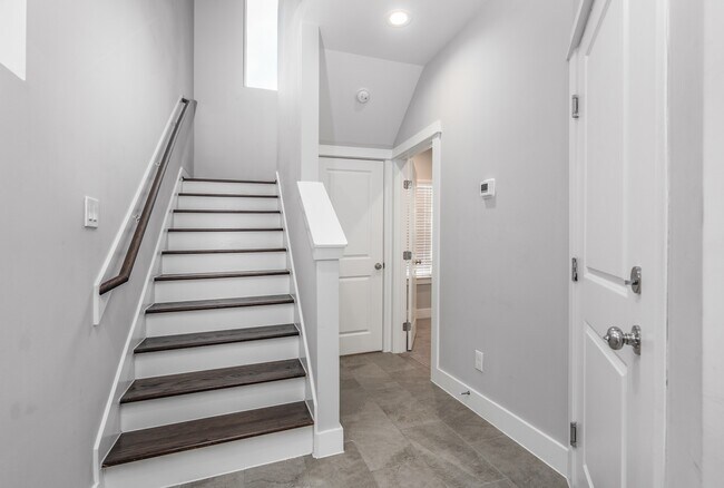 Photo - 756 W Donovan St