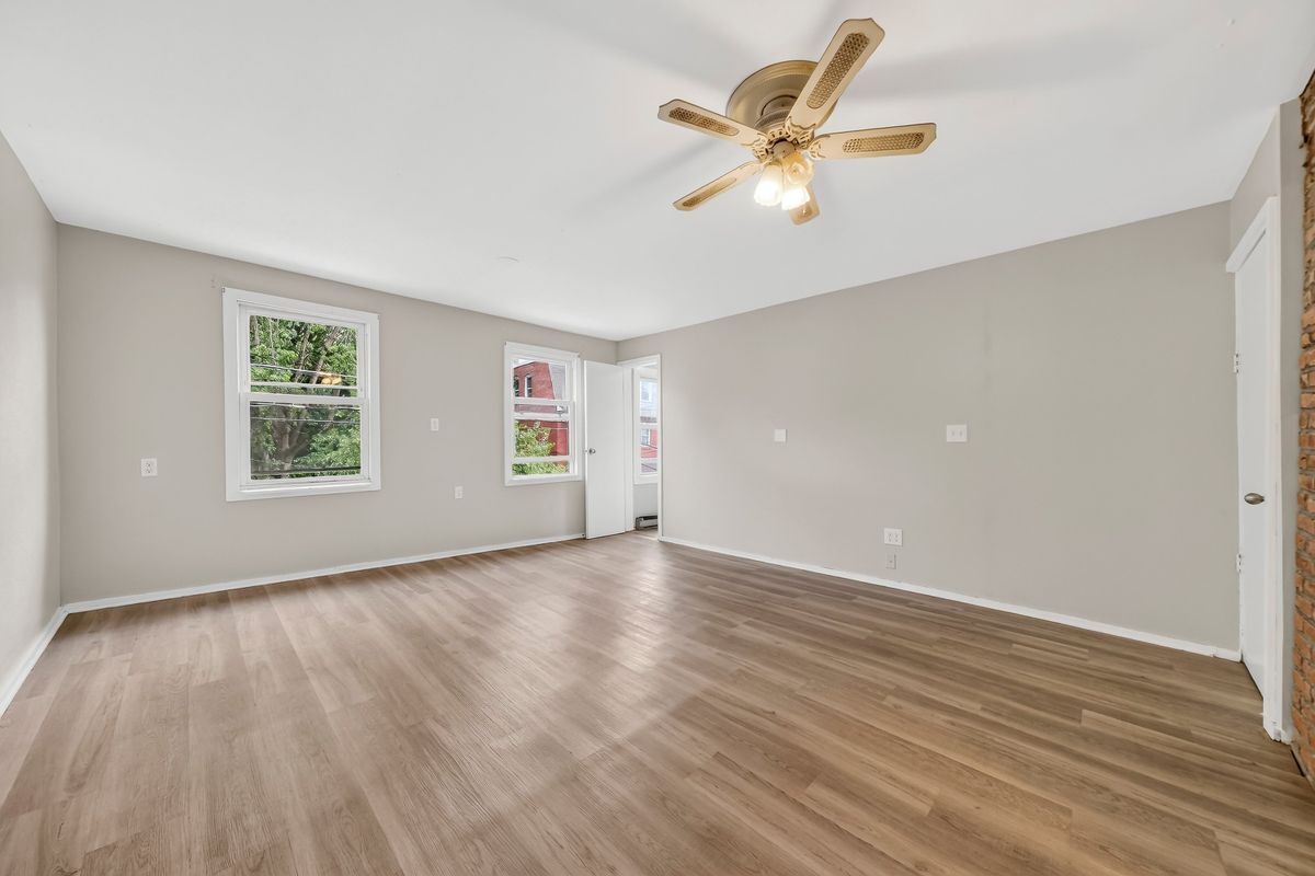 Photo - 68 Catharine St Unit 2