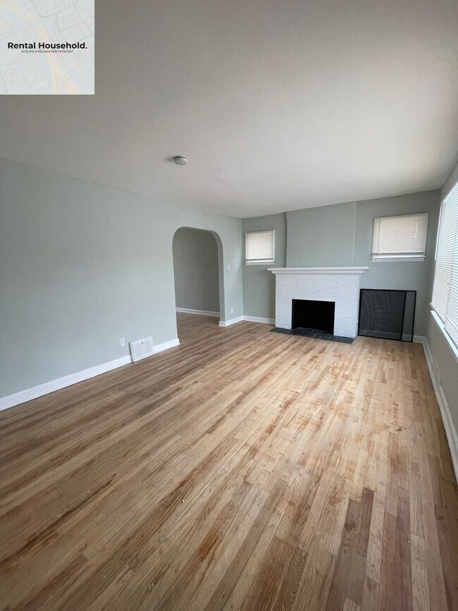 Photo - Spacious 3 Bedroom Home with Fenced Yard-Only $1200 a month