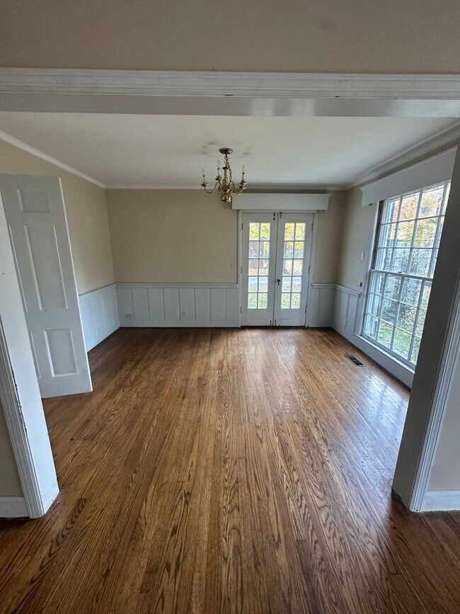 Photo - TWO MINUTES TO GREEN HILLS MALL