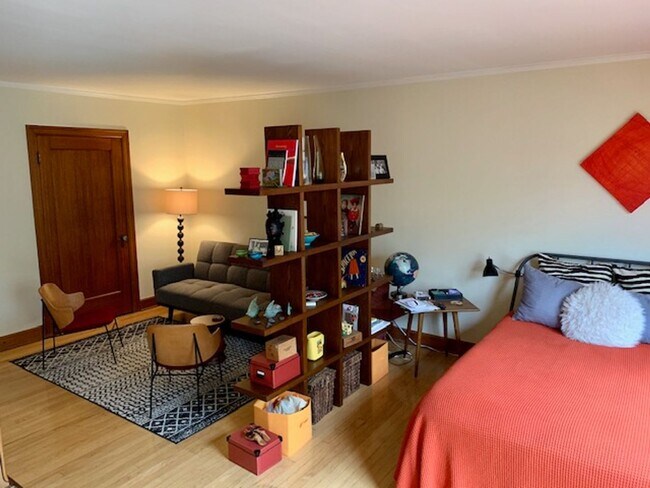 Photo - Sir Lancelot Apartments