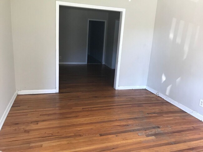 Photo - 2 Bedroom Duplex on Hancock Street - Available NOW!!