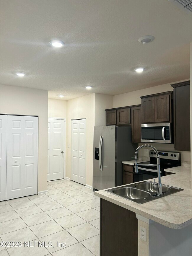 Photo - 911 Capitol Pkwy