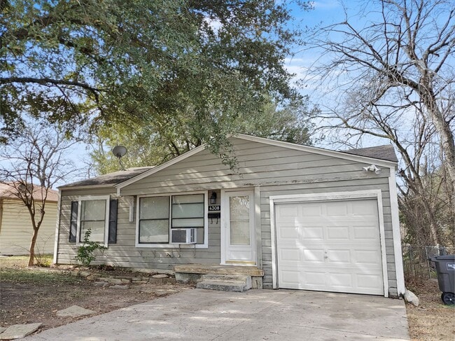 Charming Home with Views of the Ft. Worth ... - Charming Home with Views of the Ft. Worth ...