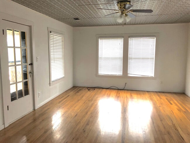 Photo - 462 Stringtown Rd