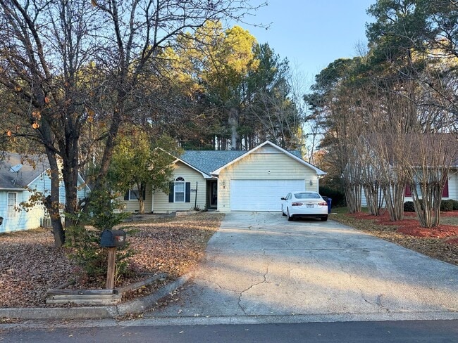 Building Photo - 3bd/2ba Updated Ranch. Close to Everything.
