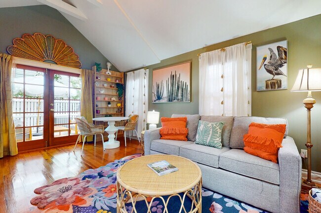 Photo - 1011 Howe St Unidad ID1385998P