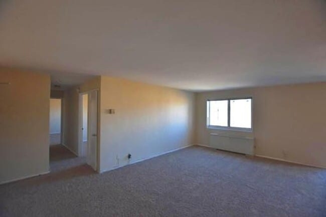 Photo - SUNNY & SPACIOUS 2 BR CONDO IS AVAILABLE IN COLLEGE PARK WALKING DISTANCE TO UMD Unidad 501