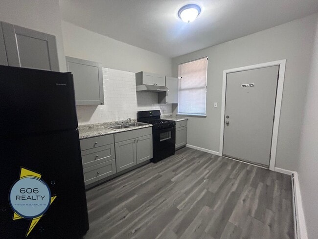 Photo - 368 E 59th St Unidad 1