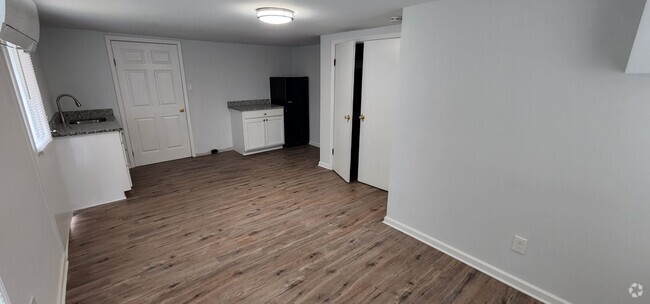 Building Photo - 405 S Sunset Dr Unit D Rental