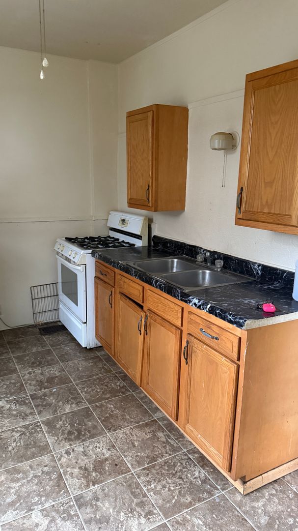 318 Center Ave Unit 1