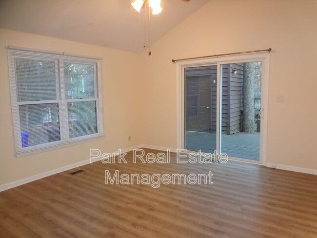 Photo - 108 Aberdeen Ct