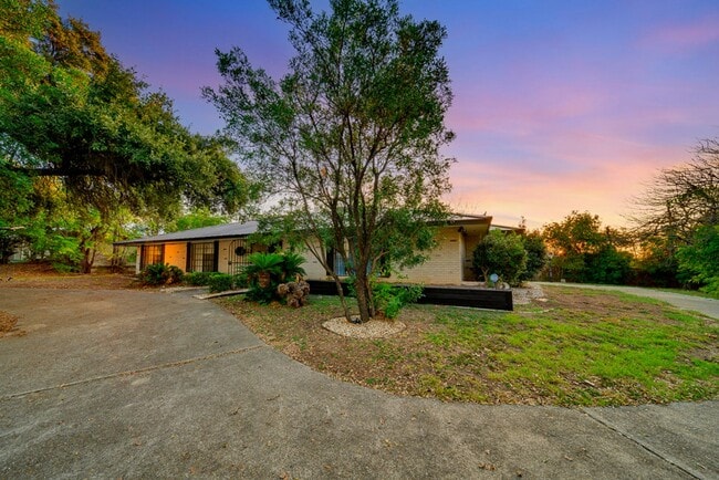 Photo - 605 Squires Row