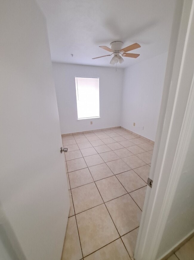 Photo - 2360 SW Archer Rd Unidad 703