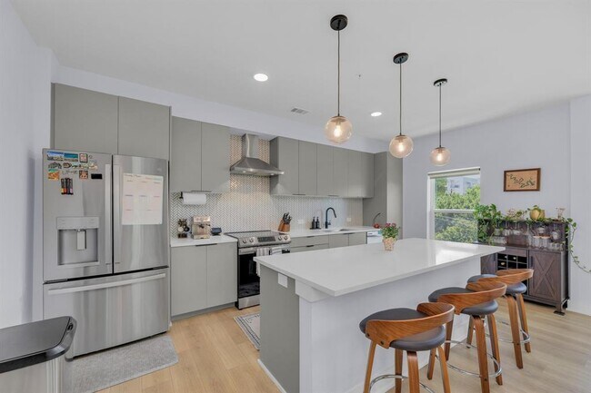 Photo - 2500 Longview St Unit 323