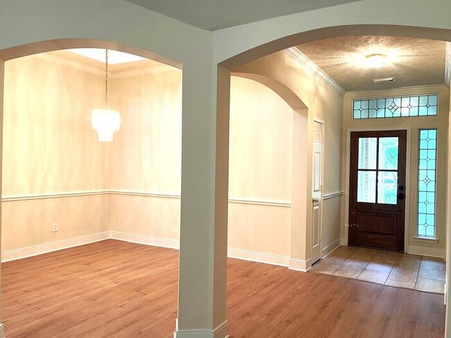 Building Photo - Gorgeous Custom One Story - get away from ... Rental