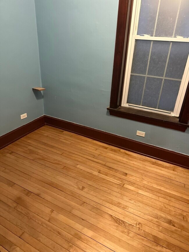 Photo - 3243 N Hoyne Ave