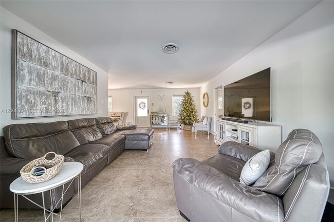 Photo - 10600 SW 80th Ct