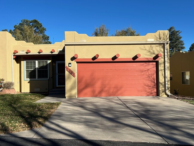 Photo - 1331 E Parkway Dr Townhome