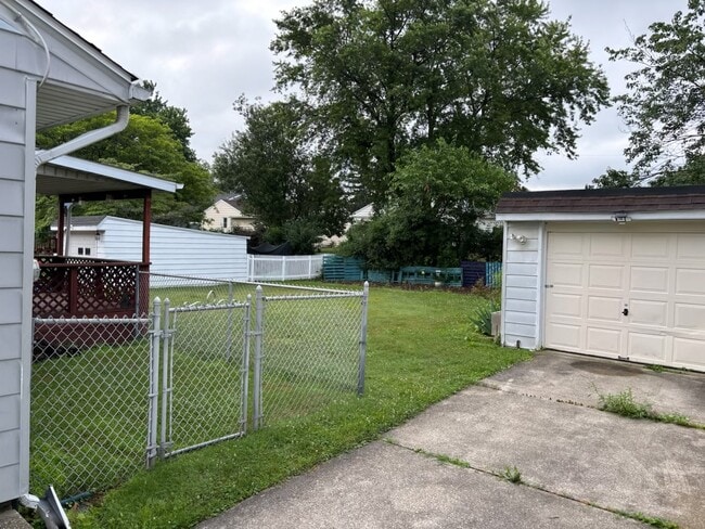 Photo - 435 E 36th St