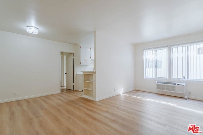 Photo - 758 N Hudson Ave