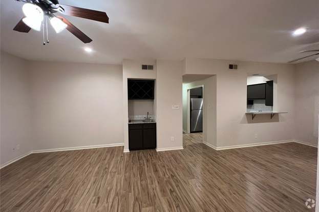Building Photo - 3200 Duval St Rental