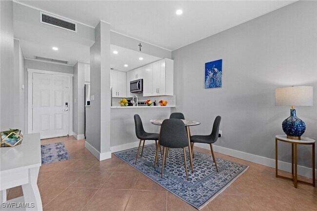 Building Photo - 3320 Olympic Dr Unit 126