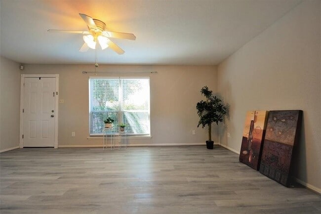 Building Photo - 8801 Hammerly Blvd Unit 1901 Rental