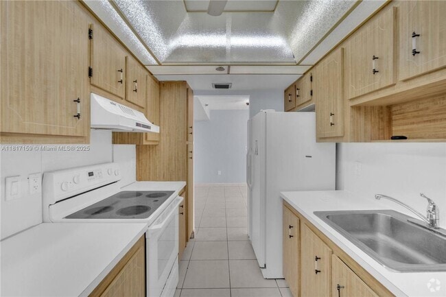 Building Photo - 900 St Charles Pl Rental