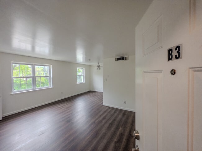 Whiteland_B3_010 - Whiteland Ave Apartments